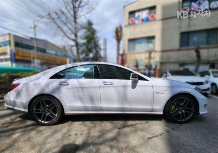 Mercedes-Benz CLS-Class W218 CLS63 AMG W218 5