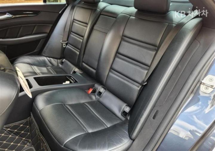 Mercedes-Benz CLS-Class W218 CLS63 AMG W218 9