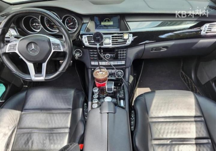 Mercedes-Benz CLS-Class W218 CLS63 AMG W218 10