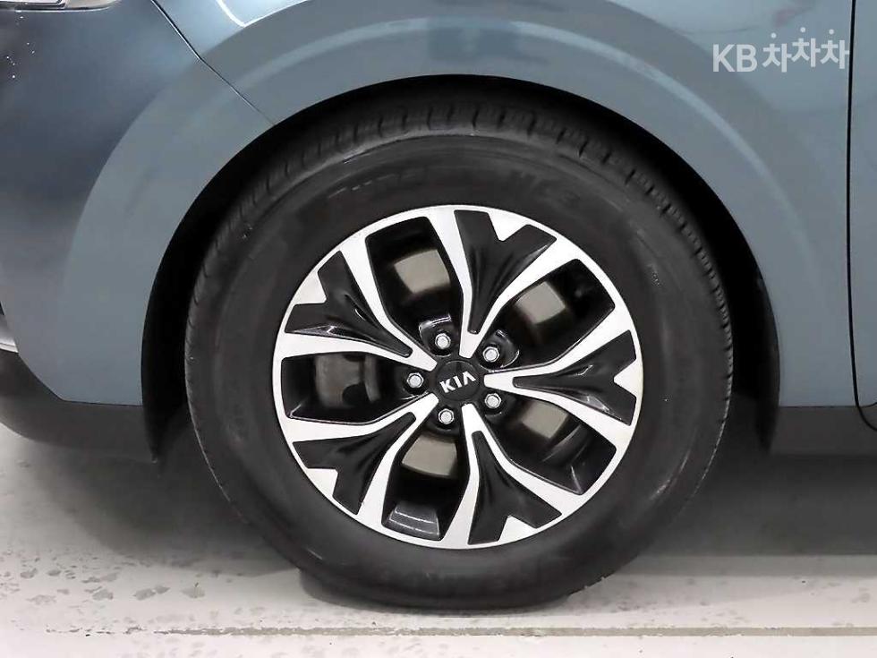 2021 - kia carnival