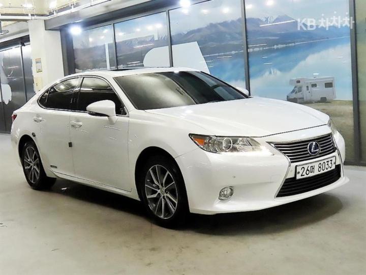 Lexus ES New 300h Supreme