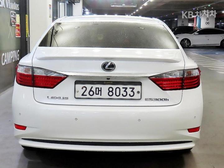 Lexus ES New 300h Supreme 6