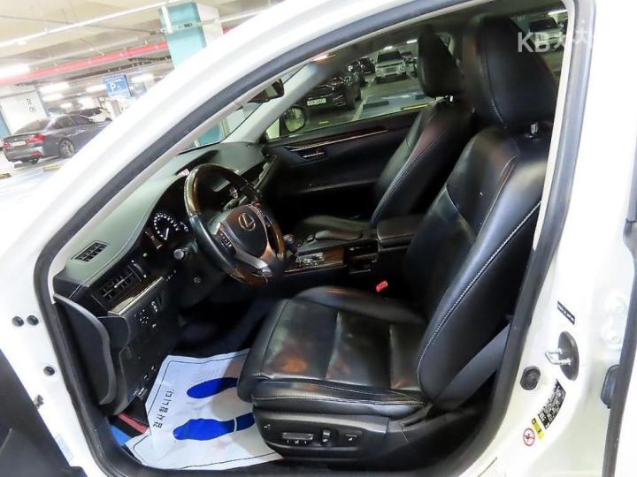 Lexus ES New 300h Supreme 7