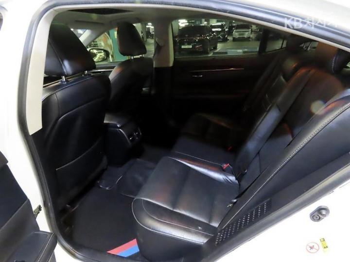 Lexus ES New 300h Supreme 8