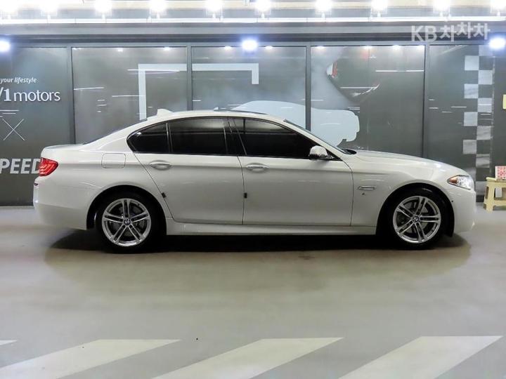 BMW 5 Series New 520d Pro Edition F10 4