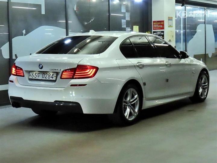 BMW 5 Series New 520d Pro Edition F10 5