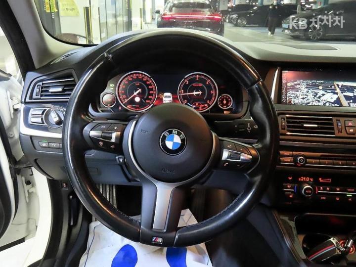 BMW 5 Series New 520d Pro Edition F10 9