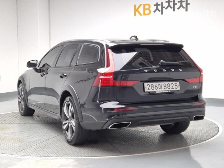 Volvo V60 CC T5 AWD Pro 3