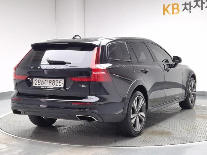 Volvo V60 CC T5 AWD Pro 4