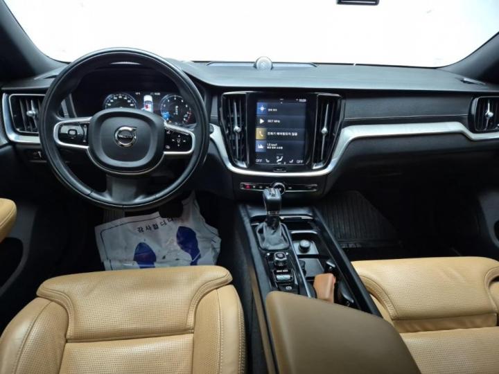 Volvo V60 CC T5 AWD Pro 8