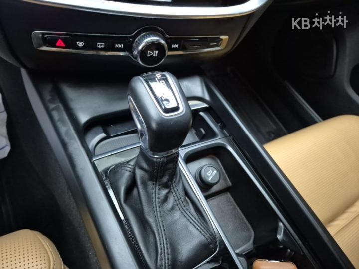 Volvo V60 CC T5 AWD Pro 9