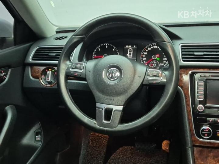 Volkswagen Passat 2.0 TDI B7 11 year ~ 10