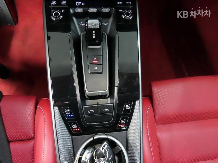 Porsche Targa 911 992 4S 8