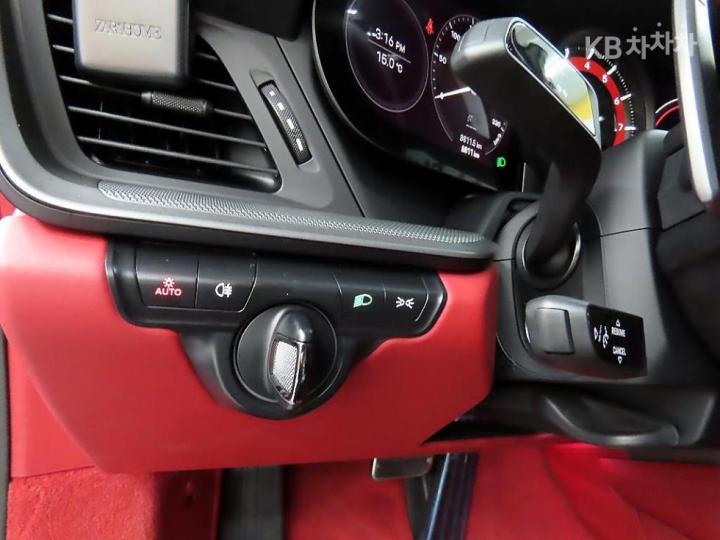 Porsche Targa 911 992 4S 10