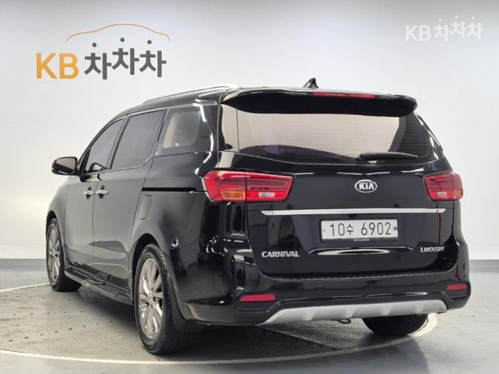 Kia Carnival 2.2 Diesel Limousine VIP 3