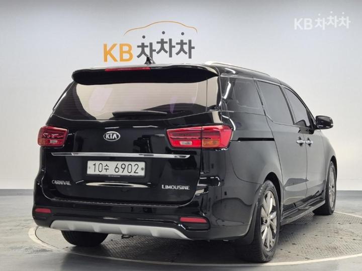 Kia Carnival 2.2 Diesel Limousine VIP 4