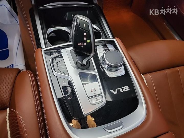 BMW 7 Series G11 M760Li xDrive Base Type 9