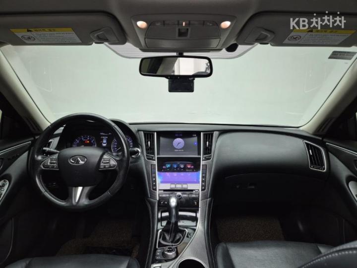 Infiniti Q50 2.2d Premium 8
