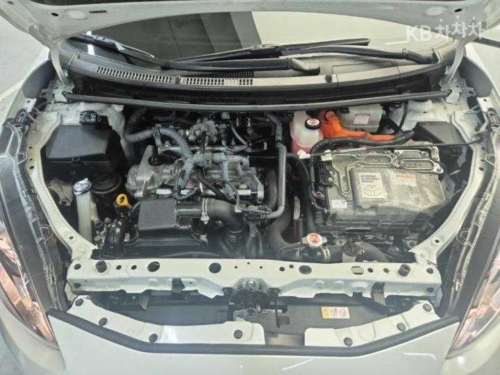 Toyota Prius C 1.5 Hybrid 6