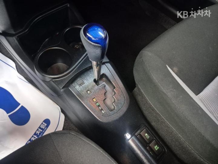 Toyota Prius C 1.5 Hybrid 9