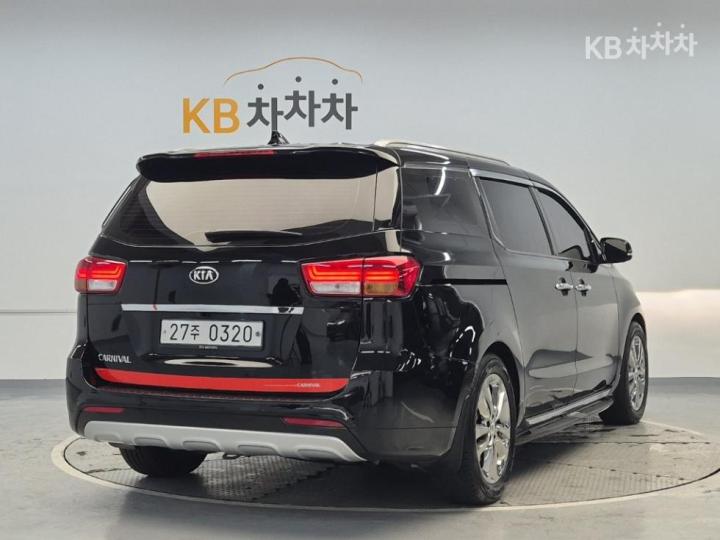 Kia Carnival 2.2 Diesel Noblesse 4
