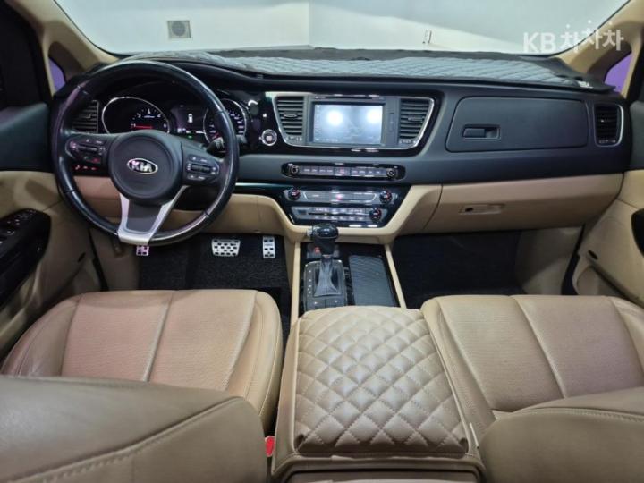 Kia Carnival 2.2 Diesel Noblesse 8