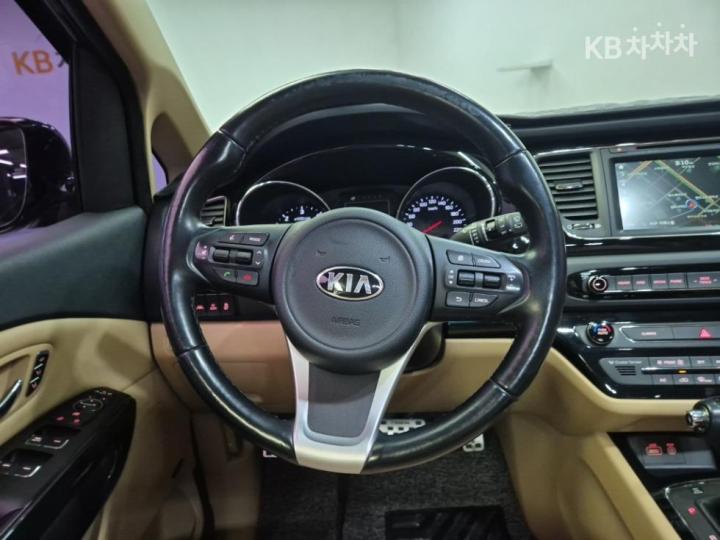 Kia Carnival 2.2 Diesel Noblesse 10