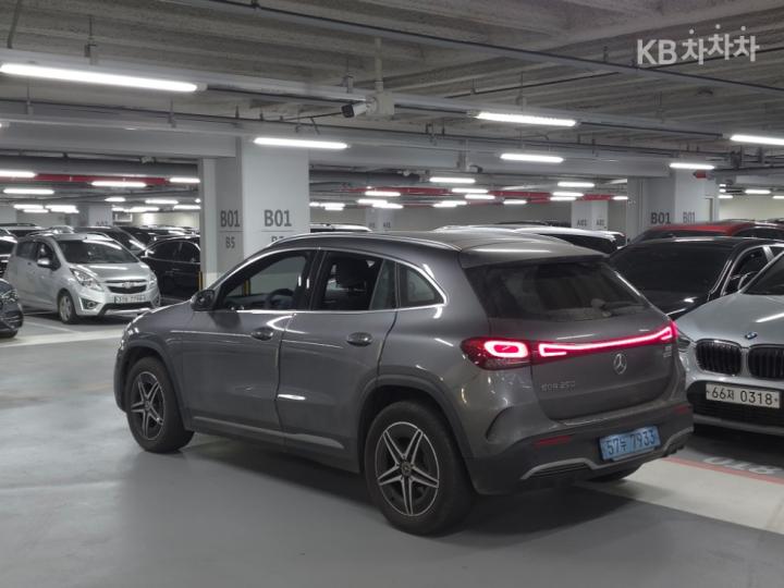 Mercedes-Benz EQA-Class H243 EQA250 AMG Line 5