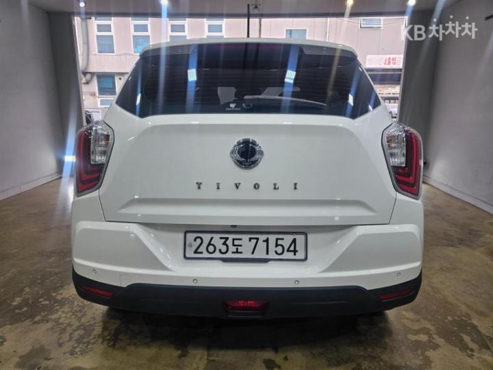 KG Mobility (Ssangyong) Tivoli Gasoline V5 2WD Base Type 6