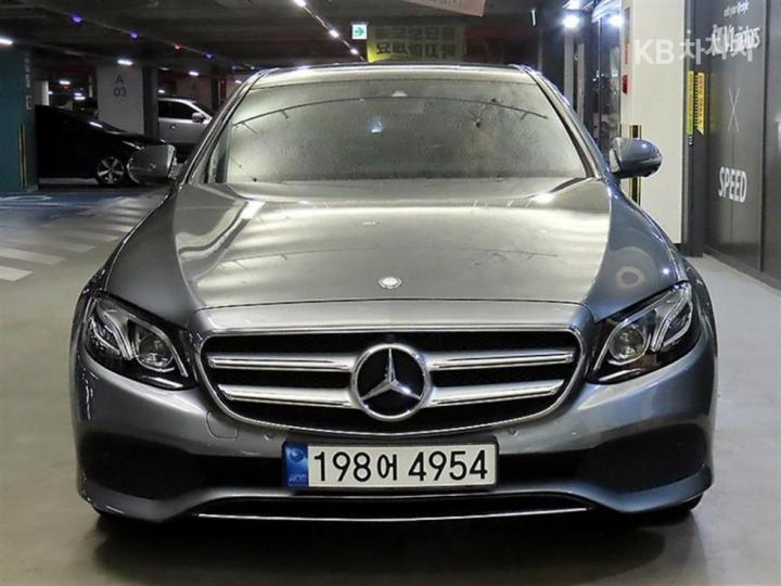 Mercedes-Benz E-Class W213 E300 Avantgarde 3