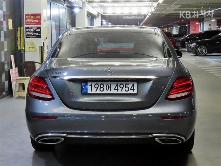 Mercedes-Benz E-Class W213 E300 Avantgarde 6