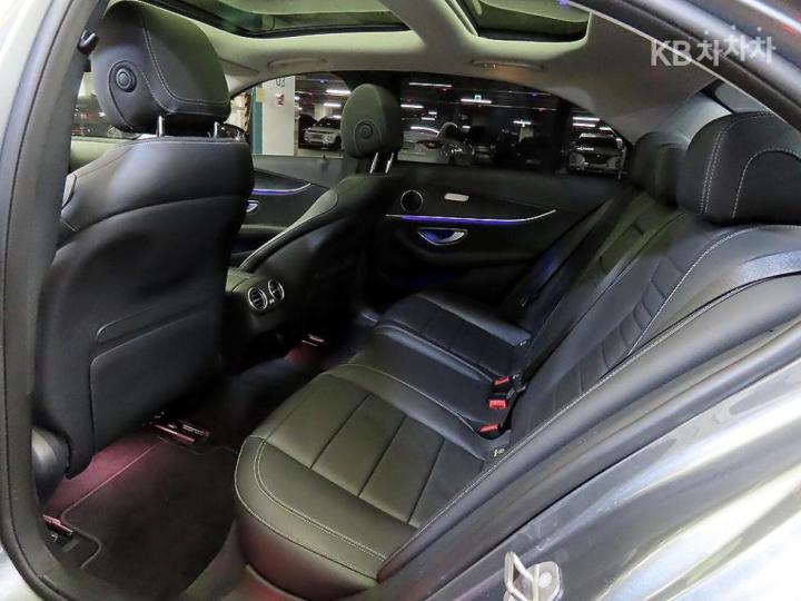 Mercedes-Benz E-Class W213 E300 Avantgarde 8