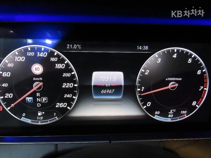 Mercedes-Benz E-Class W213 E300 Avantgarde 10