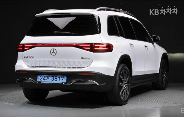 Mercedes-Benz EQB-Class X243 EQB300 4Matic AMG Line 3