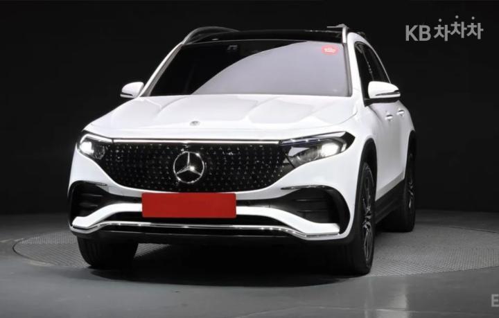 Mercedes-Benz EQB-Class X243 EQB300 4Matic AMG Line 4