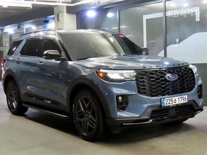Ford Explorer Gasoline Turbo 2.3 AWD ST-Line 2