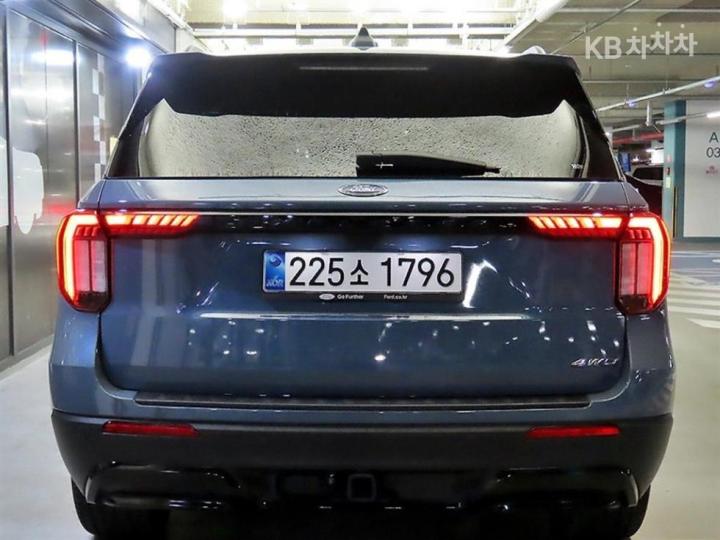 Ford Explorer Gasoline Turbo 2.3 AWD ST-Line 6