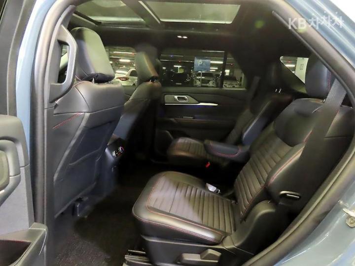 Ford Explorer Gasoline Turbo 2.3 AWD ST-Line 8