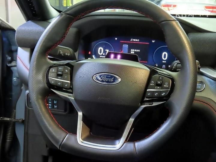 Ford Explorer Gasoline Turbo 2.3 AWD ST-Line 9