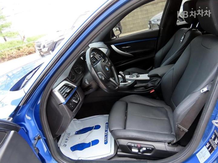 BMW 3 Series New 320i Sedan M Sport F30 6