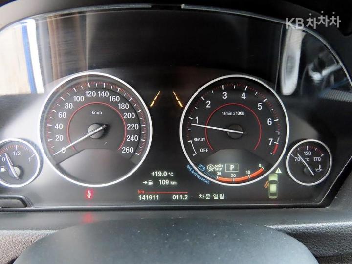 BMW 3 Series New 320i Sedan M Sport F30 10