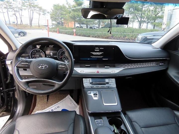 Hyundai Grandeur 2.5 Premium 8