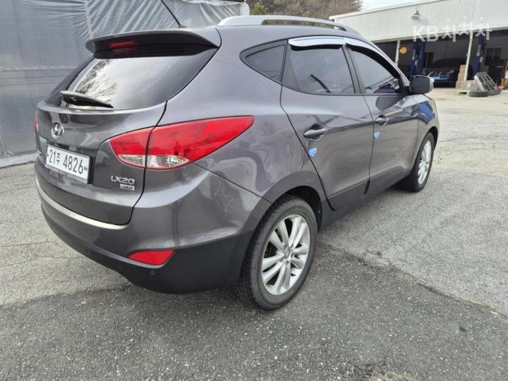 Hyundai Tucson ix Diesel 2WD LX20 Luxury 6