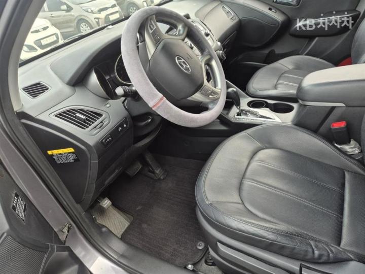 Hyundai Tucson ix Diesel 2WD LX20 Luxury 8