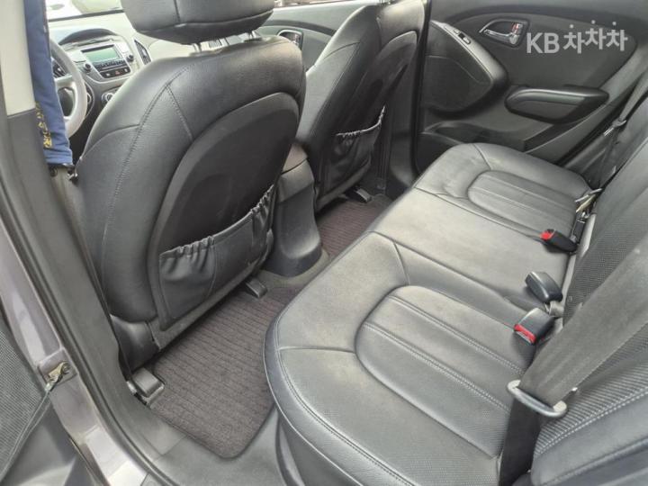 Hyundai Tucson ix Diesel 2WD LX20 Luxury 9