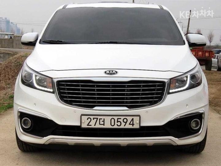 Kia Carnival 2.2 Diesel Prestige 2