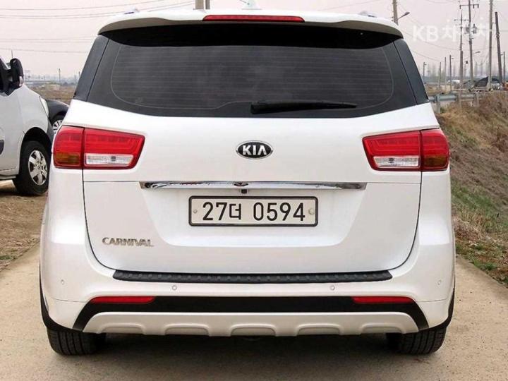 Kia Carnival 2.2 Diesel Prestige 5