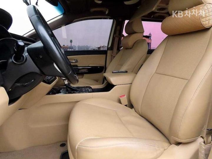 Kia Carnival 2.2 Diesel Prestige 6