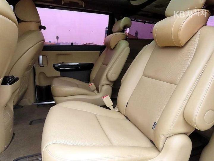 Kia Carnival 2.2 Diesel Prestige 7