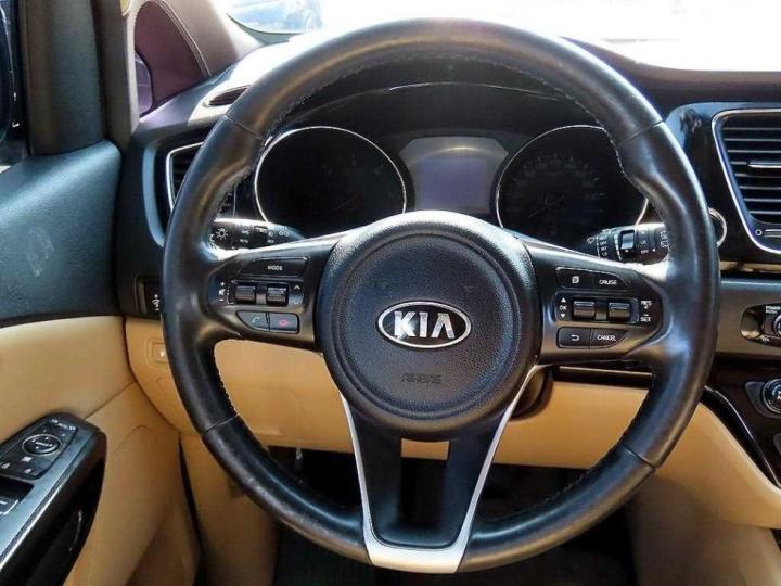 Kia Carnival 2.2 Diesel Prestige 8